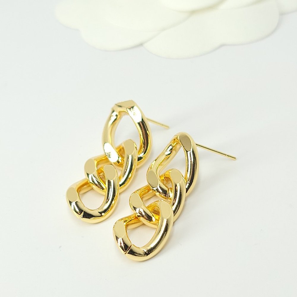 NWT Chic Curb Chain Dangle Drop Earrings NEW - Picture 2 of 10